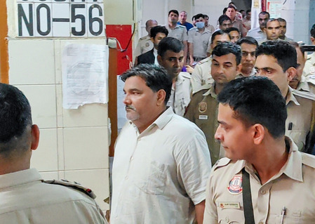 दिल्ली दंगा मामला: ताहिर हुसैन दंगा भड़काने के आरोप में दोषी करार, सात सह-आरोपी बरी