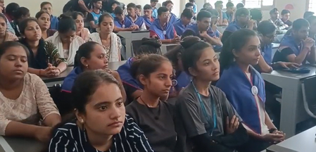 जामनगर में पीएम मोदी का 'खेलो इंडिया संवाद', युवाओं ने कहा- सरकार ने एथलीट्स को काफी प्रेरित किया है