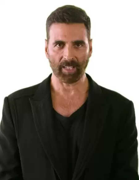 अक्षय कुमार के काफिले की कार के एक्सीडेंट का मामला, हिरासत में मर्सिडीज चालक