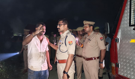 देवरियाः झोपड़ी में आग लगने से पिता-पुत्री समेत तीन की मौत, एक महिला गंभीर रूप से घायल
