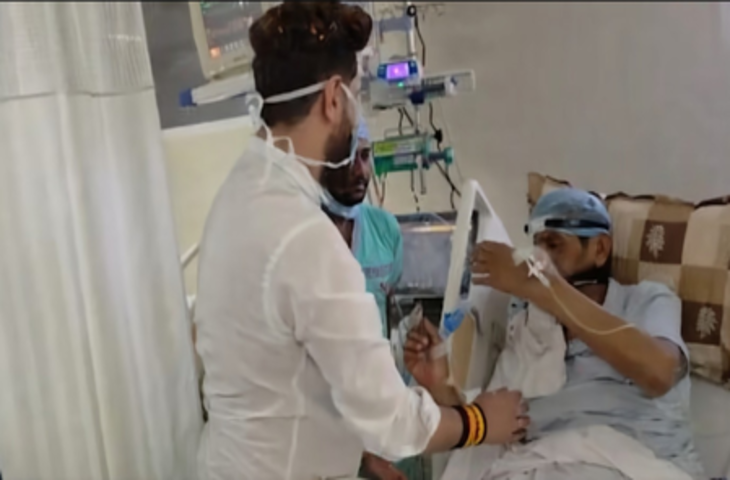 चिराग पासवान ने अस्पताल में भर्ती चाचा पशुपति पारस से की मुलाकात, उन्हें पिता-तुल्य बताया