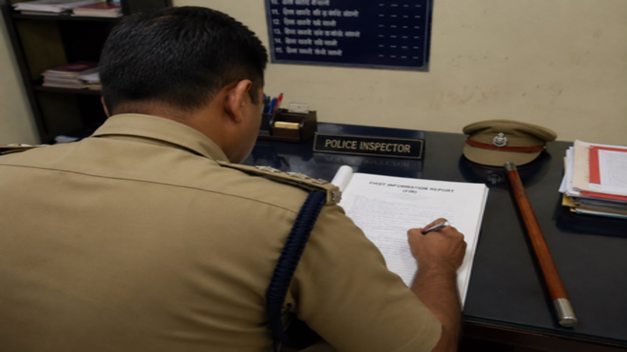 बम से उड़ाने की धमकी भरे ईमेल भेजने वाले शख्स तक पहुंची दिल्ली पुलिस, जांच में बड़ा खुलासा