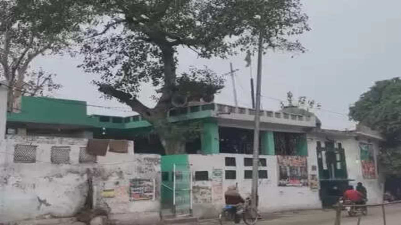 पाकिस्तान में 100 साल पुराना मंदिर तोड़े जाने से अल्पसंख्यक खौफजदा : रिपोर्ट