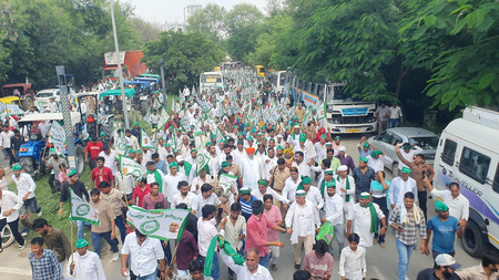 तीनों ऑथोरिटी पर किसानों का हल्ला बोल, राकेश टिकैत बोले- होगी महापंचायत