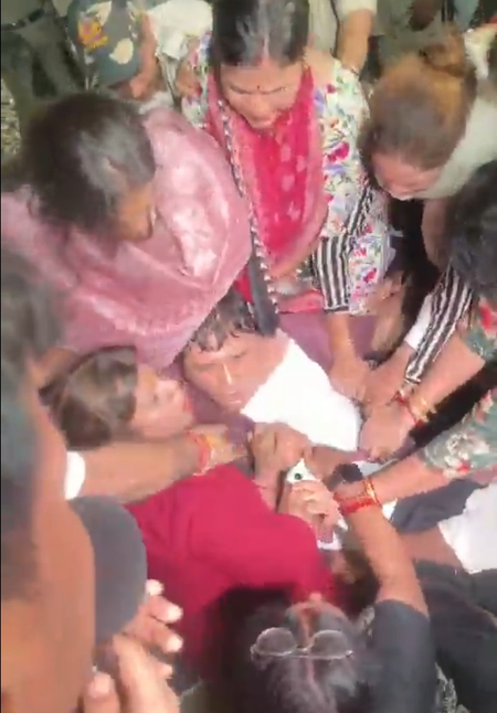 दिल्ली : प्रवेश वर्मा के थप्पड़ मारने पर सियासत तेज, 'आप' नेताओं का प्रदर्शन, भाजपा पर बोला तीखा हमला
