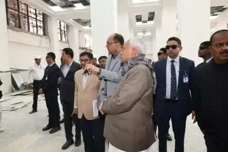 सीएम नीतीश कुमार ने लोकनायक जयप्रकाश नारायण सुपर स्पेशियलिटी अस्पताल के भवन निर्माण कार्य का किया निरीक्षण
