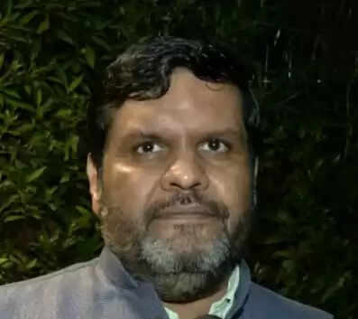 पी. चिदंबरम के बयान पर गौरव वल्लभ का पलटवार, बोले- आतंकवाद पर पीएचडी की है क्या?