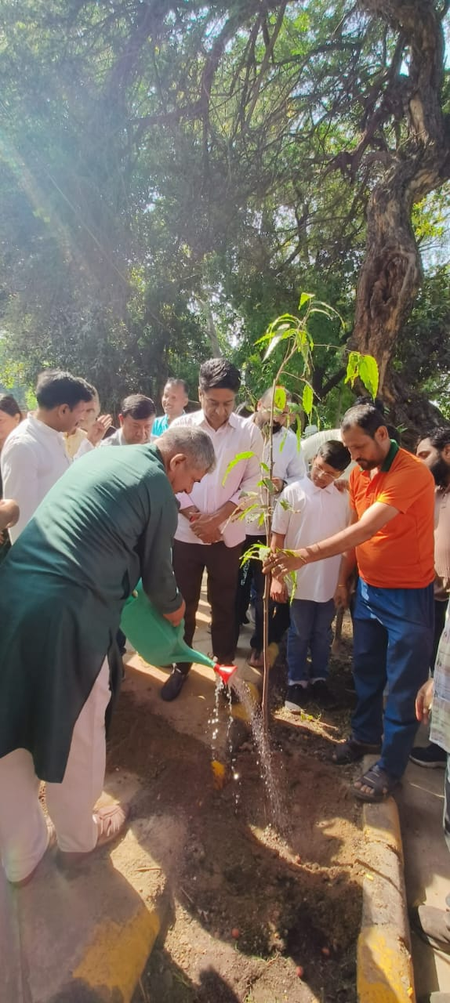 कुलजीत सिंह चहल ने लक्ष्मीबाई नगर में एनडीएमसी के 'एक पेड़ मां के नाम' अभियान का नेतृत्व किया