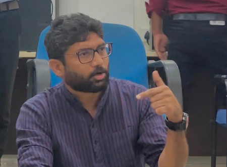 गुजरात: थाने में हंगामे को लेकर कांग्रेस विधायक जिग्नेश मेवाणी के खिलाफ एफआईआर दर्ज