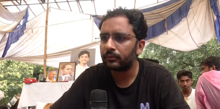 जब तक शिक्षा मंत्री इस्तीफा नहीं देते, तब तक जारी रहेगा विरोध प्रदर्शन : आशुतोष रांका