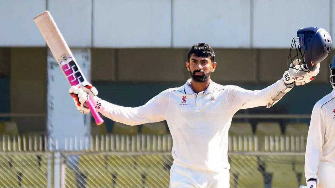 जिसको इंग्लैंड में किया गया नजरअंदाज, उसने दलीप ट्रॉफी में शतक ठोक दिलाई अपनी याद