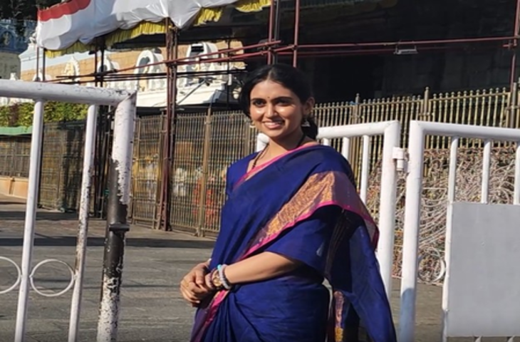 कृति सेनन ने फिल्म की सफलता और रिंकू राजगुरु ने जन्मदिन पर लिया भगवान वेंकटेश्वर का आशीर्वाद
