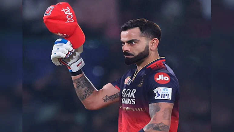 DC vs RCB: टी-20 में विराट कोहली ने काटा बवाल, ऐसा महारिकॉर्ड बनाने वाले दुनिया के पहले बल्लेबाज बने