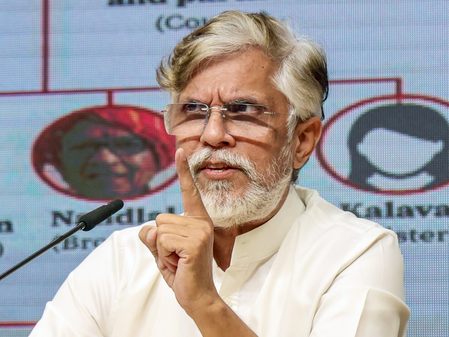 'राहुल गांधी से डर रही है सरकार', प्रयागराज के कार्यक्रम की बुकिंग रद्द किए जाने पर बोले कांग्रेस नेता