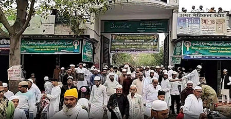 उत्तर प्रदेश: ईद-उल-फितर पर अलग-अलग हिस्सों में शांतिपूर्ण ढंग से अदा हुई नमाज, पुलिस ने रखी निगरानी