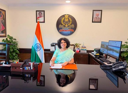 अलका नांगिया अरोड़ा ने इंडियन डिफेंस अकाउंट्स सर्विस के कंट्रोलर जनरल ऑफ डिफेंस अकाउंट्स का पदभार ग्रहण किया