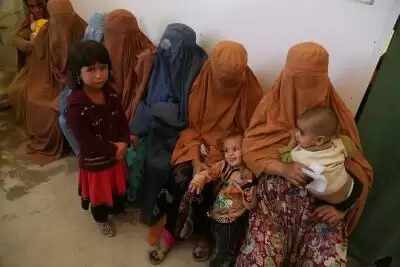 ईरान-पाकिस्तान ने एक ही दिन में 3,500 अफगान शरणार्थियों को निकाला बाहर: तालिबान