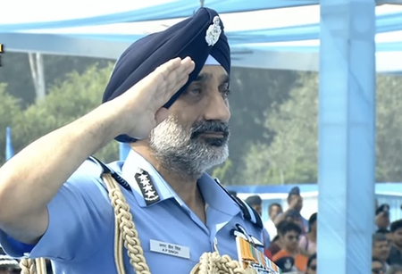 कितनी भी कठिन परिस्थिति क्यों न आए, कमजोर कड़ी नहीं बनना हैः वायुसेना प्रमुख
