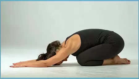 भागदौड़ भरी जीवनशैली के स्ट्रेस से राहत दिलाएगा 'शशकासन'