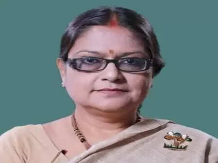 पश्चिम बंगाल: चुनाव आयोग का टीएमसी नेता को जवाब, परिवार के सदस्यों को जानबूझकर नहीं किया तलब