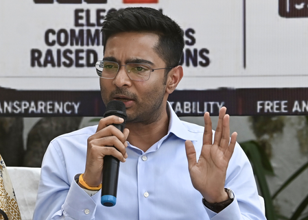 अभिषेक बनर्जी को कोलकाता पुलिस ने फिर भेजा नोटिस, सोमवार को पूछताछ के लिए बुलाया