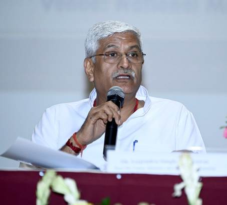 भारत में 300 करोड़ घरेलू यात्राएं पर्यटन क्षेत्र को वैश्विक संकटों से बचाती हैं: मंत्री