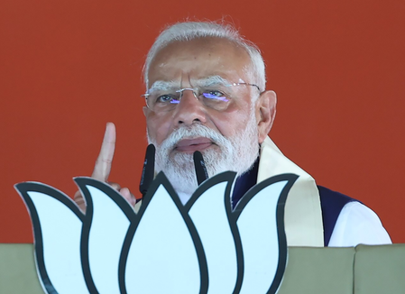 सामाजिक सुरक्षा और पेंशन योजनाएं लोगों को सम्मान और आर्थिक सुरक्षा देने की हमारी प्रतिबद्धता को दर्शाती हैं: पीएम मोदी