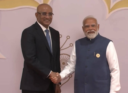 अयोध्या पहुंचे गुयाना के उप उपराष्ट्रपति डॉ. भरत जगदेव, दर्शन के साथ राम मंदिर परिसर का लेंगे जायजा