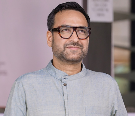 कोलकाता में पंकज त्रिपाठी ने परिवार के साथ मनाई दुर्गाष्टमी और दशहरा, बोले- यहां शहर की आत्मा महसूस होती है