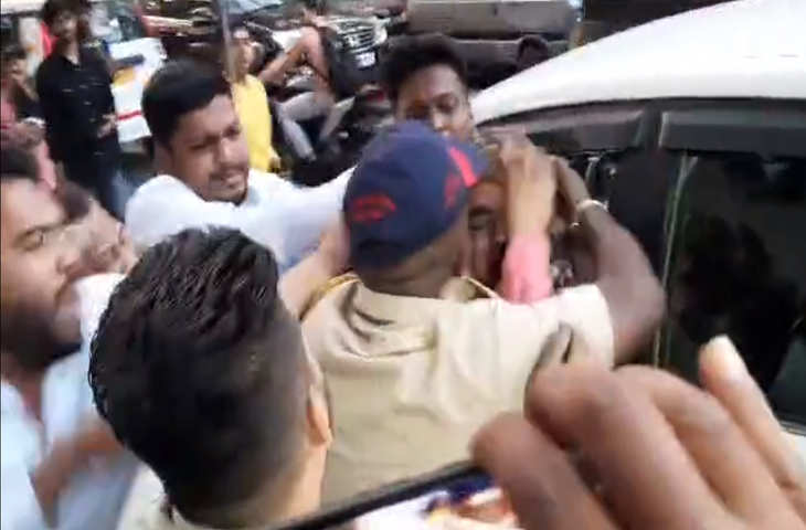 एनसीपी कार्यकर्ताओं ने शरद पवार का 'फर्जी ओबीसी प्रमाणपत्र' पेश करने वाले व्यक्ति के चेहरे पर कालिख पोती