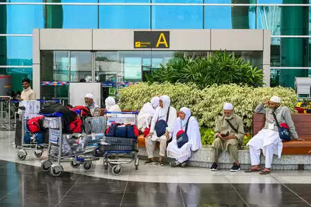 भारत में 93 एयरपोर्ट्स कर रहे 100 ग्रीन एनर्जी का इस्तेमाल, कार्बन उत्सर्जन कम करने में मिल रही मदद : केंद्र