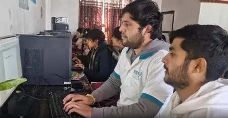 जम्मू-कश्मीर: ‘असिस्टेंट बुककीपिंग ट्रेनिंग’ कोर्स युवाओं का जीवन कर रहा रोशन, केंद्र उठा रहा सारा खर्च