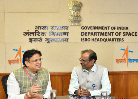 कर्नाटक के विज्ञान केंद्रों में छात्रों और इसरो वैज्ञानिकों की सीधी बातचीत कराने की पहल, मंत्री ने इसरो से मांगा सहयोग