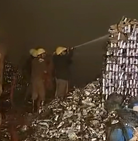 कोलकाता के खाद्य गोदाम में लगी आग, छह लोगों के फंसे होने की आशंका