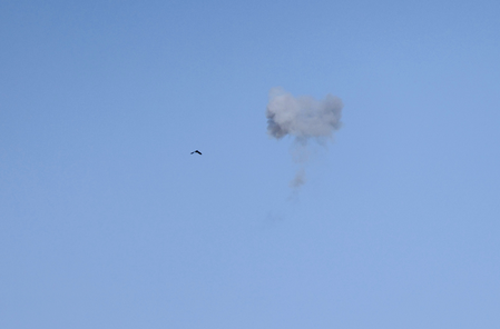 अबू धाबी: मिसाइल मलबे से लगी आग, 5 भारतीय समेत 6 घायल