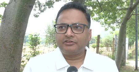 राम मंदिर चढ़ावा विवाद पर सियासत तेज, सपा-कांग्रेस ने कहा- छोटी मछलियों को फंसाकर बड़े लोगों को बचाया जा रहा