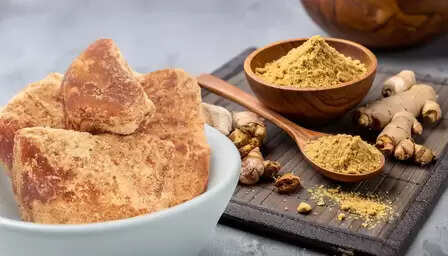 सर्दी, खांसी और जुकाम से चाहिए राहत? घर में मौजूद यह विंटर कॉम्बो देगा आराम