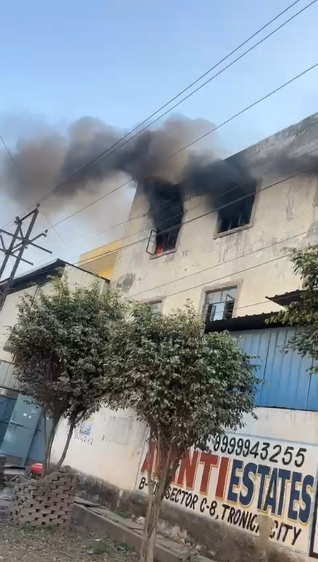 रेडीमेड गारमेंट फैक्ट्री में लगी भीषण आग, फायर ब्रिगेड ने पाया काबू