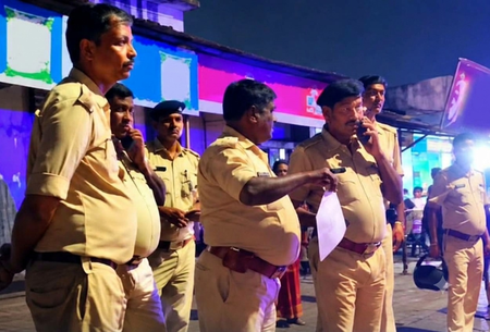 जमशेदपुर में मंदिर के पास कचरे के ढेर में बोरे में मिला मांस, गुस्साए लोगों ने किया विरोध प्रदर्शन
