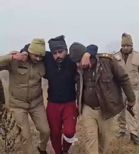 बरेली: पुलिस मुठभेड़ में कुख्यात अपराधी फैजान गिरफ्तार, एक कांस्टेबल घायल