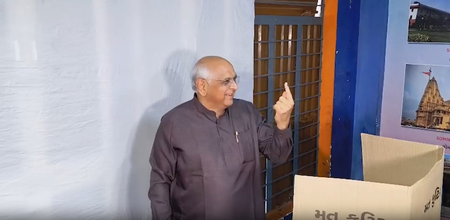 गुजरात स्थानीय निकाय चुनाव: मुख्यमंत्री भूपेन्द्र पटेल और उपमुख्यमंत्री संघवी ने किया मतदान