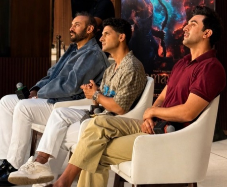रवि दुबे ने 'रामायण' की टीम के साथ पोस्ट की तस्वीर, लिखा-अपने रास्ते पर चलने को तैयार