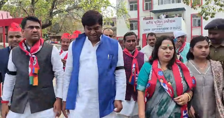 बिहार: पप्पू सहनी के परिजनों को न्याय दिलाने के लिए सड़क पर उतरे वीआईपी कार्यकर्ता, मुकेश सहनी ने एसएसपी से की मुलाकात