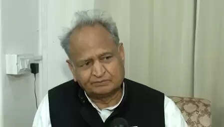 सरकार को अगर डेमोक्रेसी में विश्वास है तो मुख्य चुनाव आयुक्त को हटा देना चाहिए: अशोक गहलोत