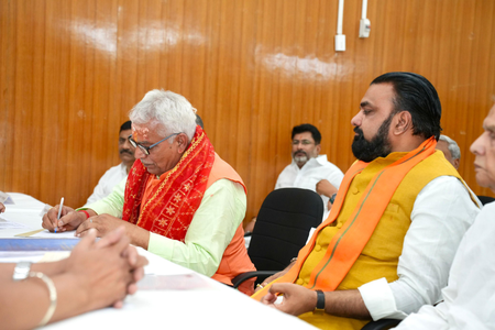 बिहार विधान परिषद चुनाव : भाजपा के अरविंद शर्मा ने भरा नामांकन, एनडीए के नेता रहे मौजूद