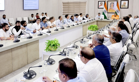 उत्तर प्रदेश में विश्वस्तरीय सड़क संपर्क विकसित करना हमारी प्राथमिकता: नितिन गडकरी