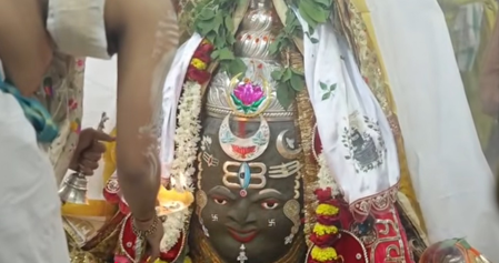 शेषनाग मुकुट, रजत मुंडमाल और रुद्राक्ष माला से बाबा महाकाल का शृंगार, कुमार विश्वास ने भी किए दर्शन
