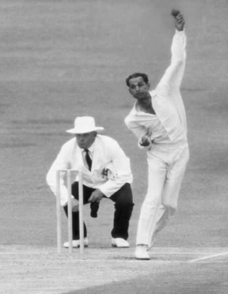 बापू नाडकर्णी: पिच पर सिक्का रख करते थे गेंदबाजी का अभ्यास, बिना रन दिए लगातार 131 गेंद फेंकने का रिकॉर्ड