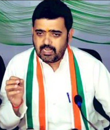 कांग्रेस ने मध्य प्रदेश सरकार की आधिकारिक डायरी में तथ्यात्मक गलतियों का लगाया आरोप