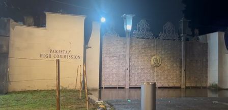 इस्लामाबाद की कार्रवाई के बाद भारत का जवाबी कदम, पाकिस्तान हाई कमीशन के बाहर से हटाए बैरिकेड्स और बोलार्ड